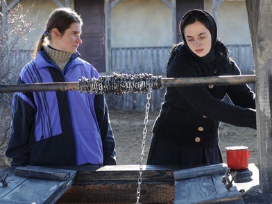 beyond-the-hills-20120-004-alina-and-voichita-at-well_392x294